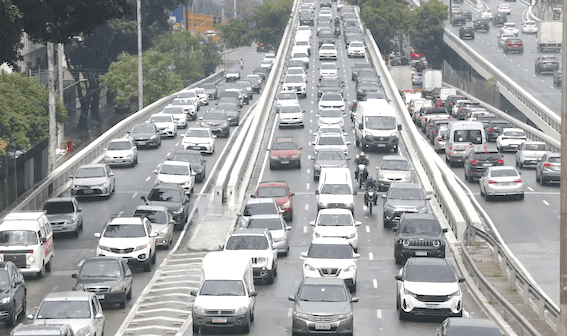 Emplacamento de veículos novos cresce 7% em São Paulo no primeiro semestre de 2026